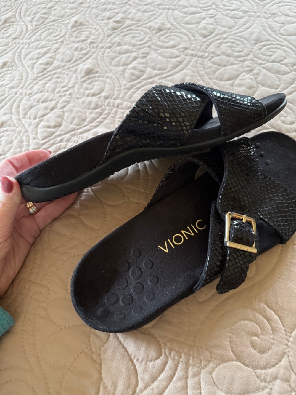 Vionic Black Textured Crisscross Slide Sandals with Buckle. Size 7. Make offer! - Picture 5 of 6